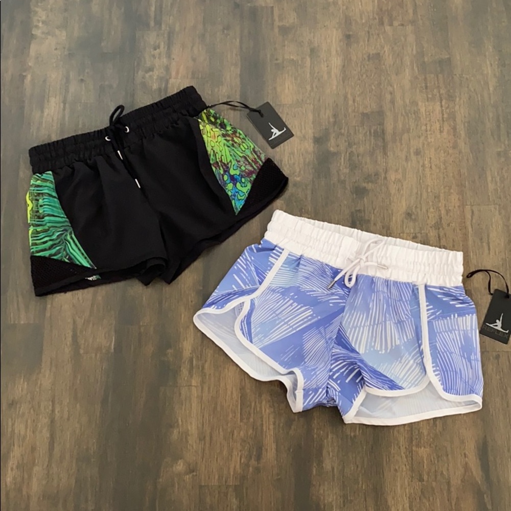 NEW! REFLEX RUN SHORTS - Picture 4 of 8